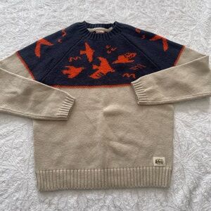 VGUC REI Beige and Navy Crewneck Sweater with Orange Bird Pattern Size M (8-10)